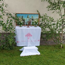 Pfarre Kobenz, Vorplatz der Filialkirche Hl. Koloman in Raßnitz mit anschl. Agape