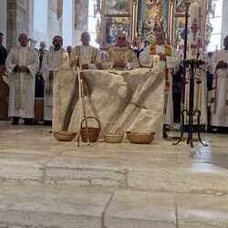 10 Pfarren machen eine Wallfahrt nach Mariapfarr im Lungau.
