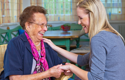 Egal ob im Glauben oder im Familienleben - die Rolle der älteren Generation wird häufig unterschätzt. 
