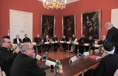 Angeregter Austausch bei der Bischofskonferenz.