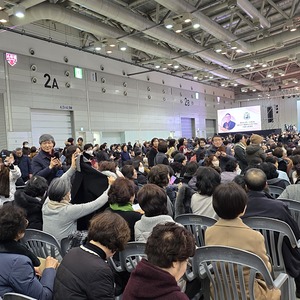 Blick in das Kongresszentrum von Changwon vor Beginn der Feier