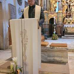 10 Pfarren machen eine Wallfahrt nach Mariapfarr im Lungau.