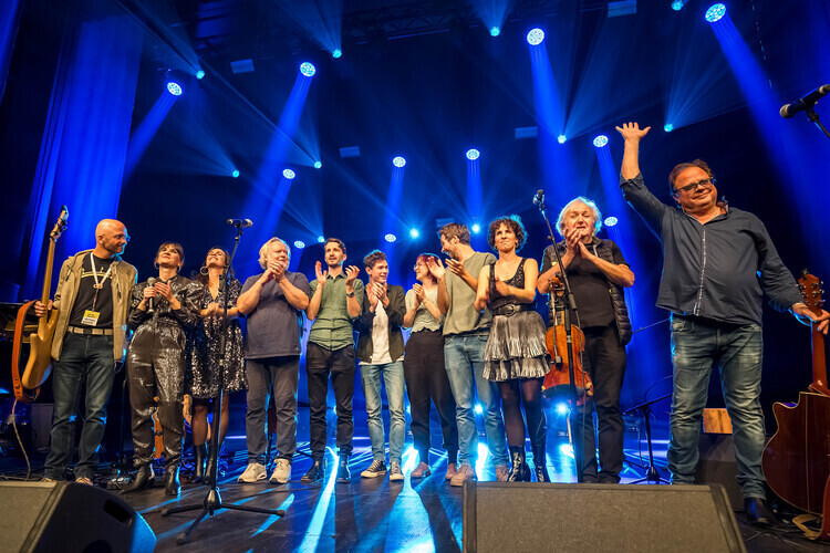 Einblick in eine vergangene VinziNacht: 2023 stand die Veranstaltung im Zeichen von 30 Jahre VinziDorf in Graz.