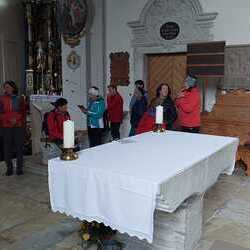 10 Pfarren machen eine Wallfahrt nach Mariapfarr im Lungau.