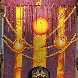 Das dreiteilige Fastentuch in der Pfarrkirche Birkfeld (künstlerische Gestaltung: Hans Reitbauer, www.hans-reitbauer.at )