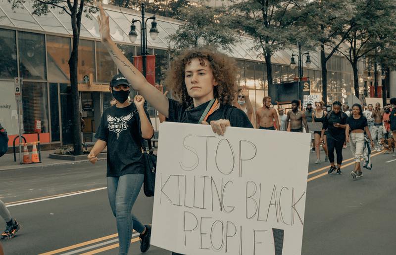 Clay Banks, Unsplash Nach dem Tod des Afroamerikaners George Floyd durch Polizeigewalt am 25. Mai kam es zu anhaltenden Protesten in vielen Städten der USA.