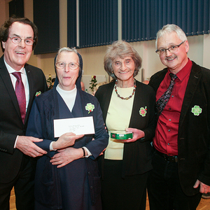Marienstüberl-Unterstützer Hans Roth, Sr. Andrea / Barmherzige Schwestern, Marienstüberl-Ehrenamtliche Gottfrieda Lukas und Bereichsleiter Franz Waltl