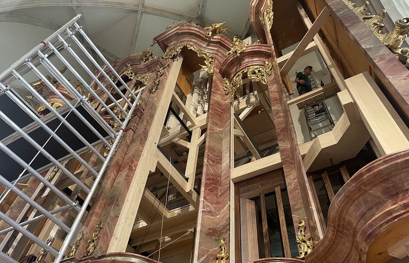 Kirchenbeitragsgelder werden unter anderem für Renovierungsarbeiten in Kirchgebäuden verwendet.