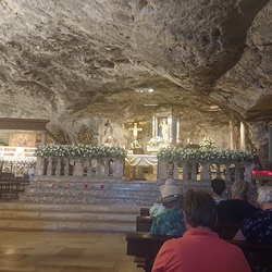 Messe in der Grotte