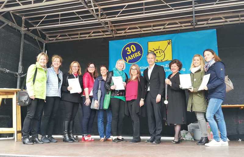 Familienreferat der Diözese Graz-Seckau Die Preisträgerinnen mit Stadtrat Kurz Hohensinner.