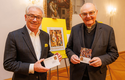 Post-Generaldirektor Georg Pölzl und Domkapitular Josef Bierbauer von der Briefmarkengilde St. Gabriel, die zur Präsentation eingeladen hat.