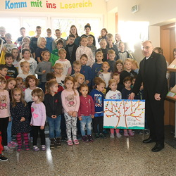 St. Jakob im Walde, Besuch des Kindergartens und der Volksschule