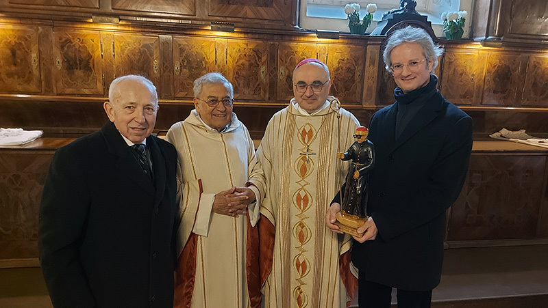 Romero-Preisträger Luis Zambrano Der Preisträger mit dem Vorsitzenden der KMB Wien und dem Generalsekretär der KMBÖ