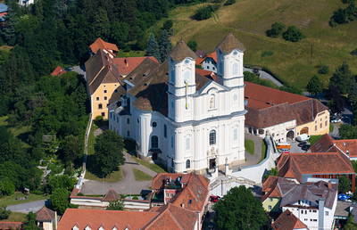 Das mittelalterliche Gotteshaus auf dem „Kirchberg ob Weiz“ war der Überlieferung nach schon früh zur Wallfahrtsstätte geworden.